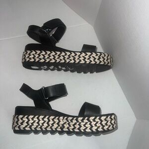 NWOT Sorel Platform Black Strap Sandals